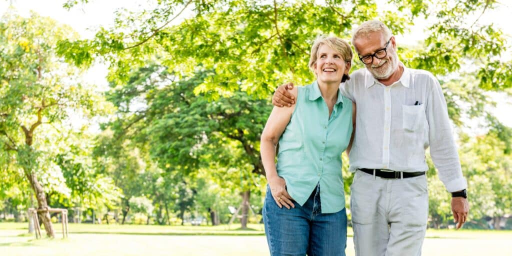 A supportive couple embracing during dual diagnosis treatment in Des Moines.